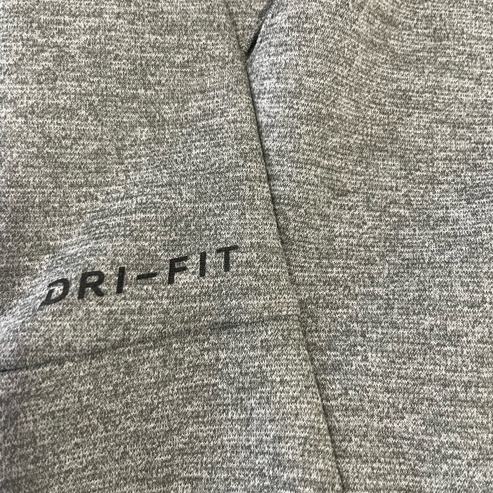 Men’s Nike Dri-Fit hoodie size XL - Picture 2 of 3